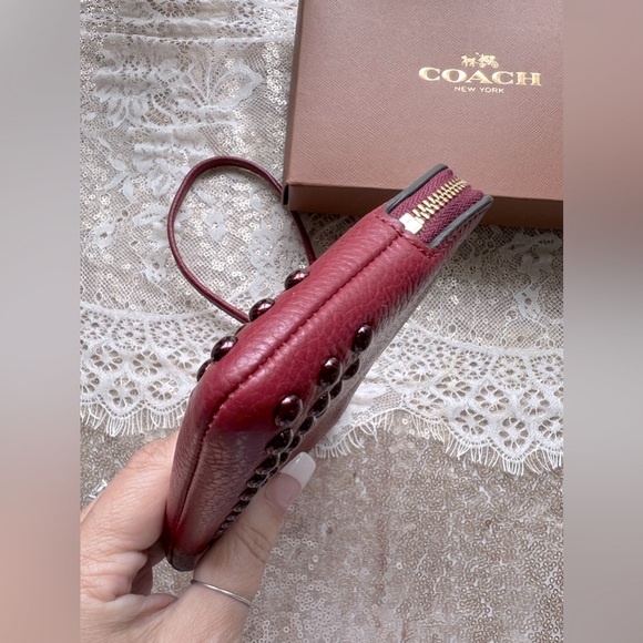 COACH Like New! Beaded Cranberry Corner Zip Pebble Leather Wristlet - Picture 6 of 13